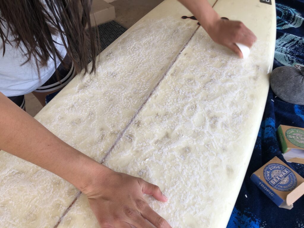 how to apply surfboard wax