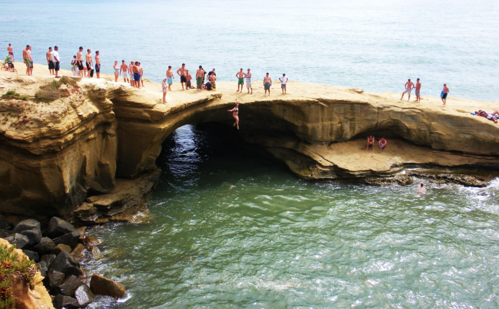 sunset cliffs cliff jumping spot